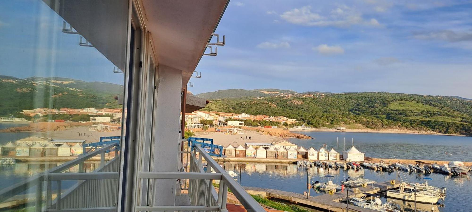 Ferienwohnung Fronte Mare Bella Vista Isola Rossa Exterior foto